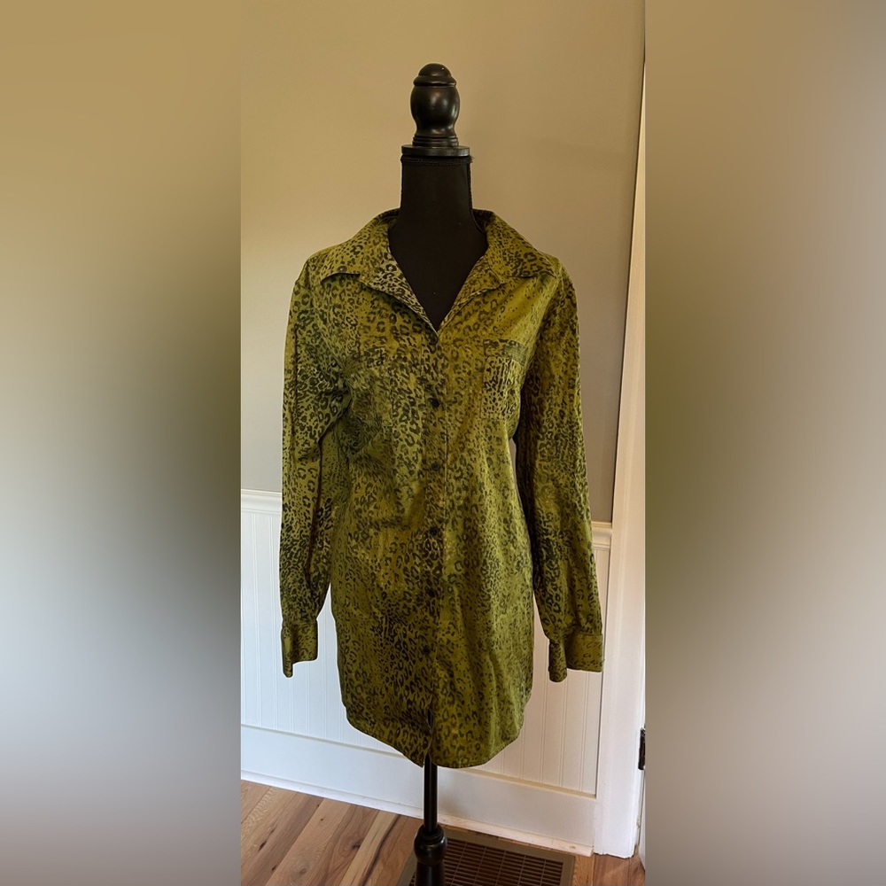 Foxcroft Button Down Green Cheetah - image 3